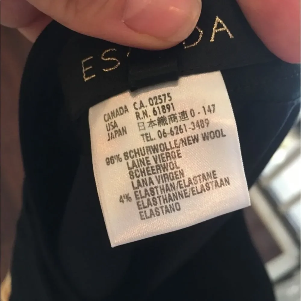 ESCADA pencil skirt with lovely buttons - Picture 5 of 8